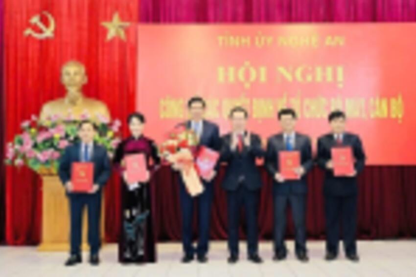 Ban Thường vụ Tỉnh ủy Nghệ An công bố các quyết định về công tác tổ chức bộ máy, công tác cán bộ
