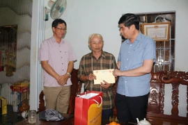 Phó Chủ tịch UBND tỉnh Lâm Hải Giang thăm, tặng quà gia đình người có công tiêu biểu