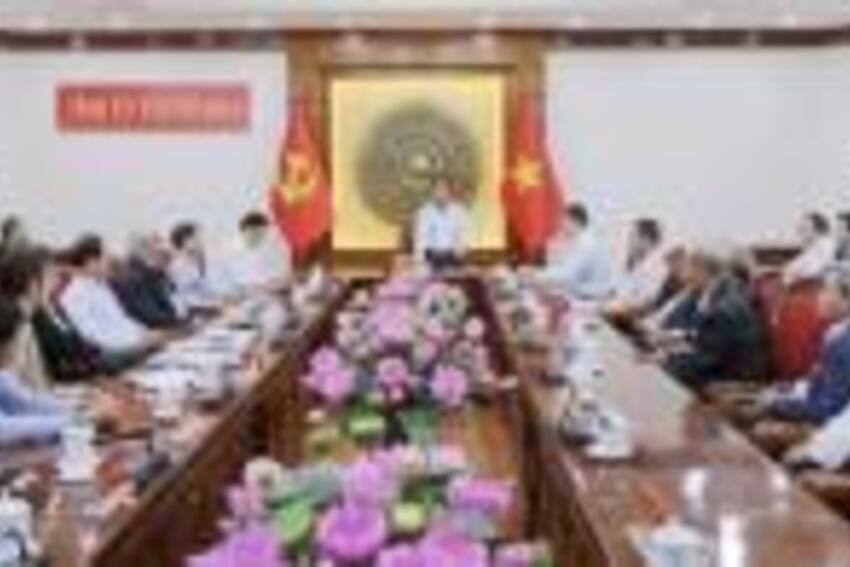 Thường trực Tỉnh ủy gặp mặt Ban Chủ nhiệm Câu lạc bộ Hàm Rồng và lãnh đạo các hội quần chúng