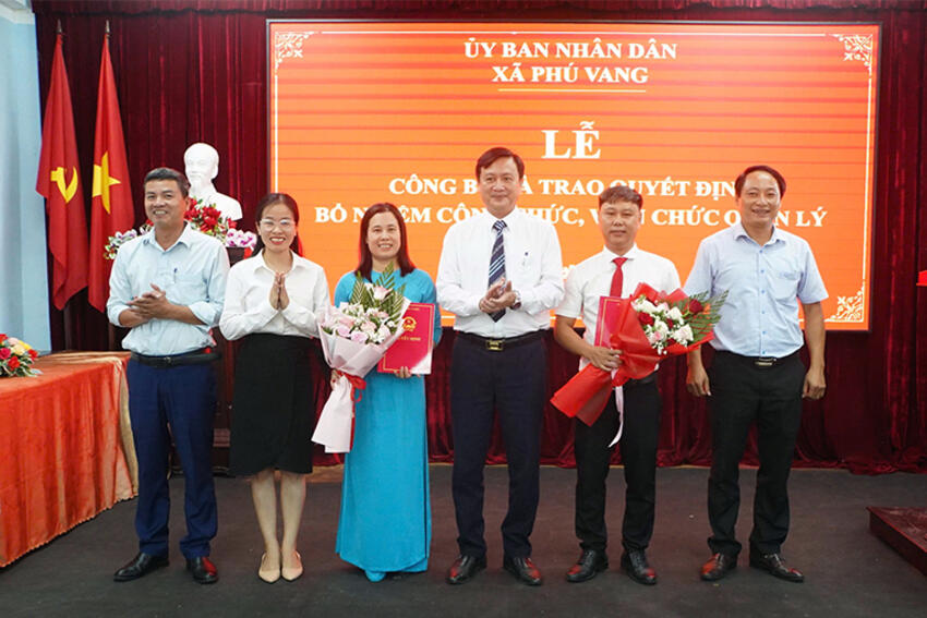 Xã Phú Vang công bố quyết định bổ nhiệm cán bộ quản lý