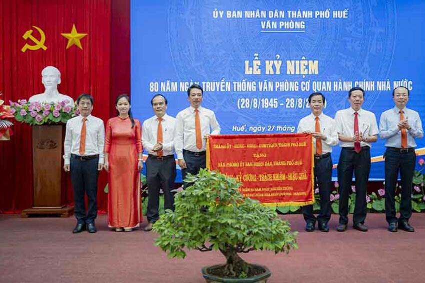 Văn phòng UBND thành phố kỷ niệm 80 năm Ngày truyền thống văn phòng các cơ quan hành chính nhà nước