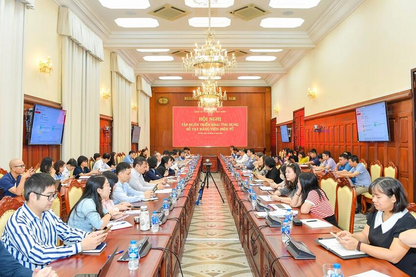 Hội nghị tập huấn ứng dụng Sổ tay đảng viên điện tử