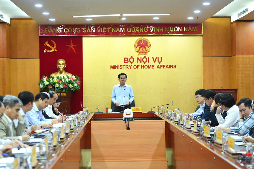 Bí thư Đảng ủy, Bộ trưởng Bộ Nội vụ Đỗ Thanh Bình đặt ra yêu cầu quyết liệt, xác định mục tiêu đột phá cho nhiệm kỳ 2025 - 2030                                                                                         10/11/2025 19:00                                                 -