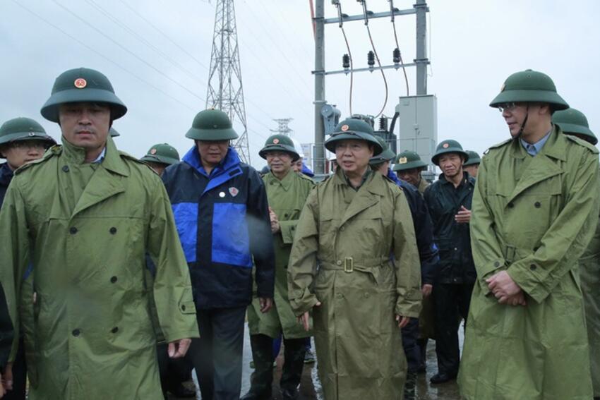 Phó Thủ tướng Trần Hồng Hà: Chuẩn bị cả tình huống triều cường trùng thời điểm bão đổ bộ