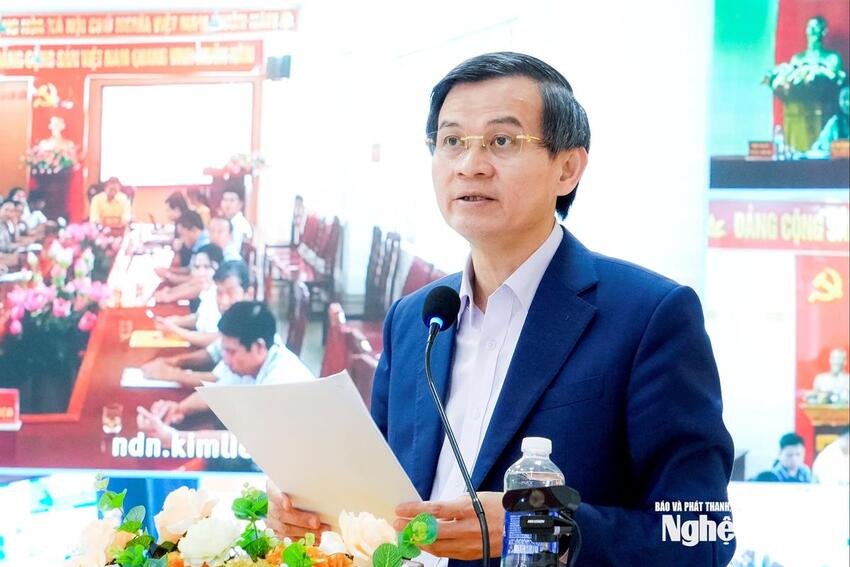 Đồng chí Ủy viên Bộ Chính trị, Giám đốc Học viện Chính trị quốc gia Hồ Chí Minh và các ứng cử viên đại biểu Quốc hội, HĐND tỉnh Nghệ An tiếp xúc cử tri, vận động bầu cử