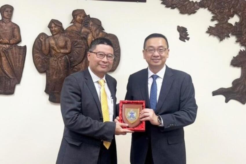 Cục trưởng Cục Lãnh sự Doãn Hoàng Minh tiếp Cục trưởng Cục Nhập cư Hong Kong (Trung Quốc)