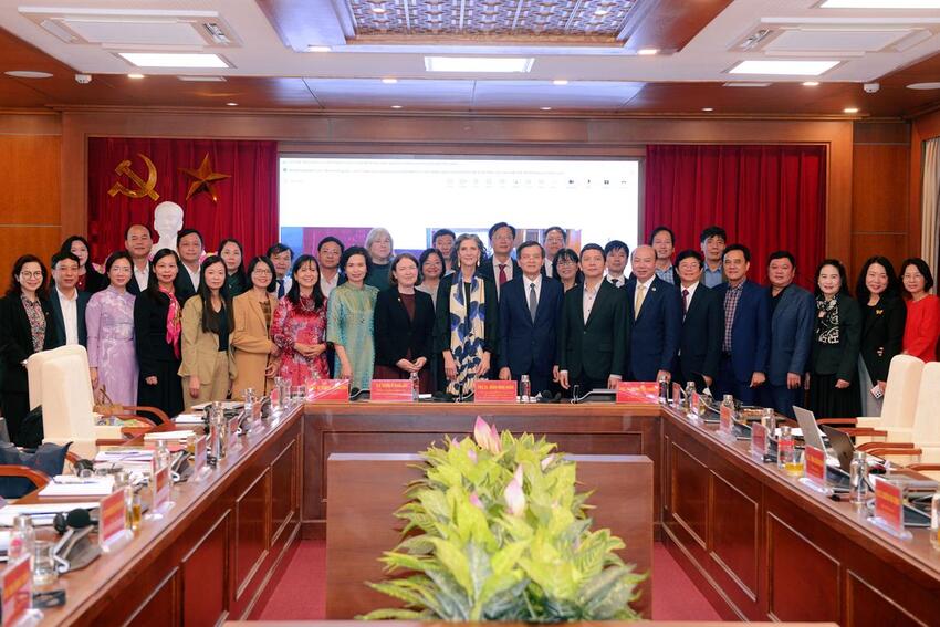 Hội nghị tư vấn khoa học "Tăng cường sự tham gia lãnh đạo, quản lý của cán bộ nữ trong kỷ nguyên phát triển mới: Kinh nghiệm từ tỉnh Tuyên Quang và Vĩnh Long"