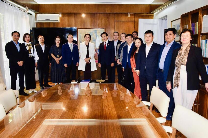 Đoàn công tác của Học viện Chính trị quốc gia Hồ Chí Minh thăm và làm việc tại Cộng hòa Chile