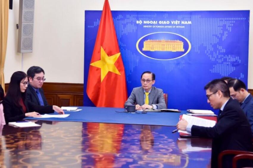 Bộ trưởng Ngoại giao Lê Hoài Trung điện đàm với Bộ trưởng Bộ châu Âu và Ngoại giao Pháp