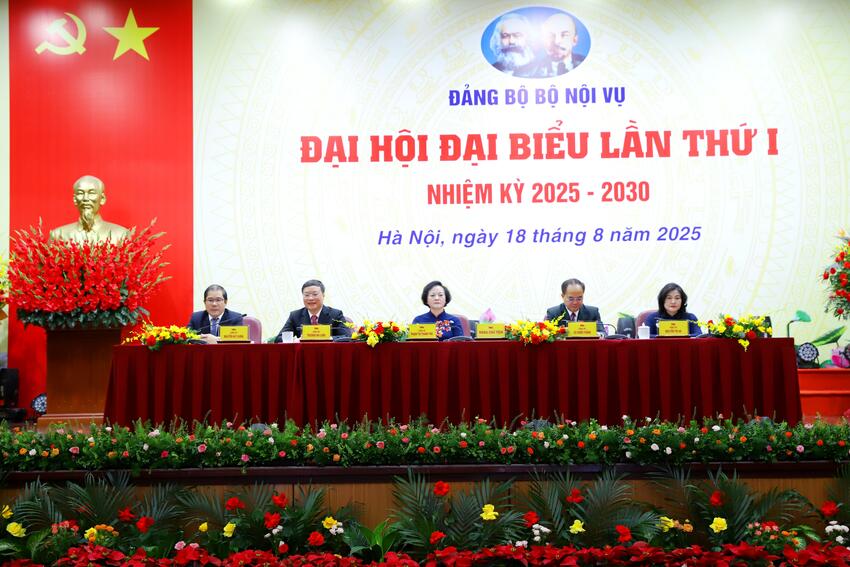 Ảnh: Đại hội đại biểu Đảng bộ Bộ Nội vụ lần thứ I, nhiệm kỳ 2025 – 2030                                                                                         18/08/2025 19:13                                                 -