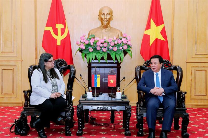 Đồng chí Uỷ viên Bộ Chính trị, Giám đốc Học viện, Chủ tịch Hội đồng Lý luận Trung ương tiếp Thứ trưởng Bộ Ngoại giao Venezuela