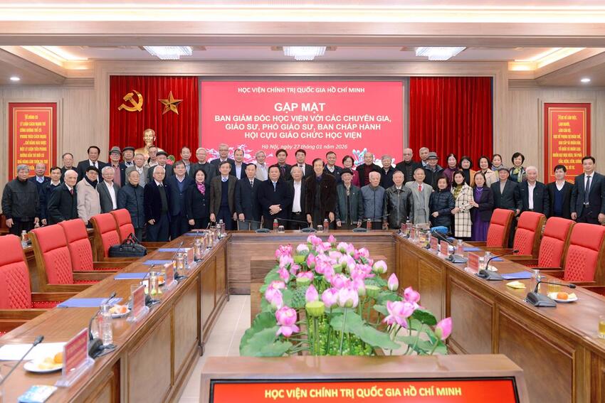 Ban Giám đốc Học viện gặp mặt các chuyên gia, giáo sư, phó giáo sư, Ban Chấp hành Hội Cựu giáo chức Học viện