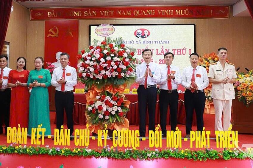 Đồng chí Ủy viên Trung ương Đảng, Phó Giám đốc Thường trực Học viện Chính trị quốc gia Hồ Chí Minh dự Đại hội đại biểu Đảng bộ xã Bình Thành lần thứ I, nhiệm kỳ 2025-2030.