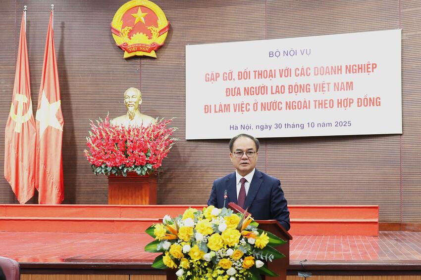 Bộ Nội vụ đối thoại với doanh nghiệp về công tác đưa người lao động Việt Nam đi làm việc ở nước ngoài                                                                                         30/10/2025 14:44                                                 -