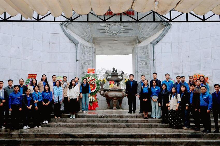 Đoàn Thanh niên Học viện thăm Khu di tích Kim Liên, Khu di tích lịch sử Truông Bồn, Nghĩa trang liệt sỹ quốc tế Việt – Lào