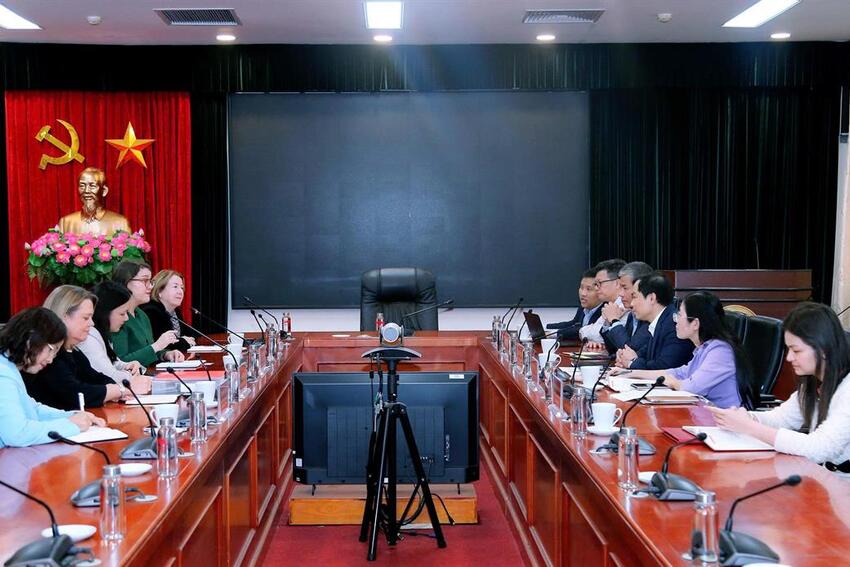 Đoàn chuyên gia Trường Đào tạo cán bộ Chính phủ Australia và New Zealand thăm và làm việc tại Học viện