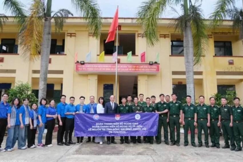 Đoàn công tác Bộ Ngoại giao thăm cán bộ, chiến sĩ đồn biên phòng Bù Gia Mập, Đồng Nai