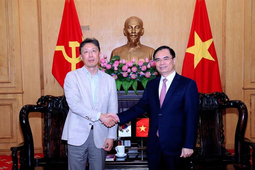 Lãnh đạo Học viện Chính trị quốc gia Hồ Chí Minh tiếp và làm việc với Tổng Giám đốc Tổ hợp Samsung Việt Nam