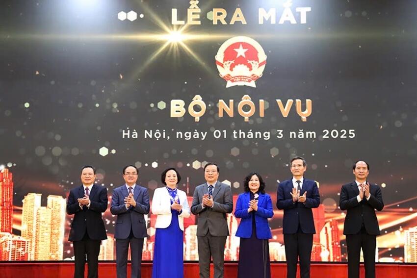 Đảng bộ Bộ Nội vụ: Tham mưu thực hiện nhiều quyết sách hệ trọng của Đảng, của đất nước, tạo được nhiều dấu ấn mang tính lịch sử                                                                                         18/08/2025 09:01                                                 -