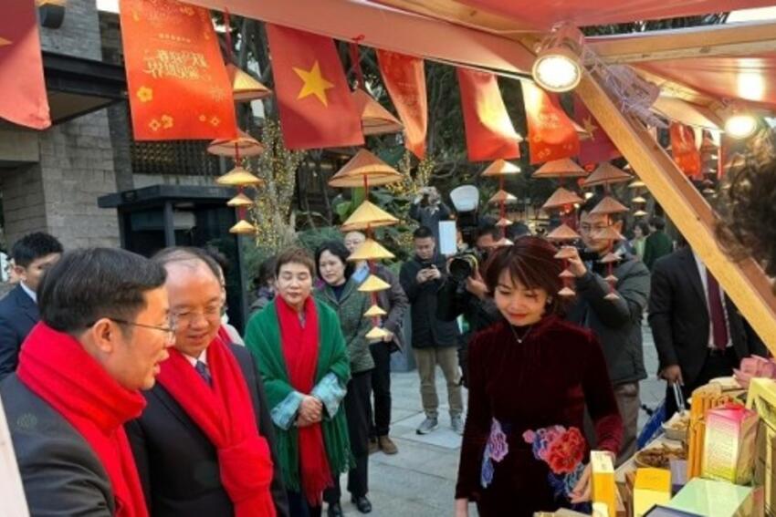 Quảng bá văn hóa, ẩm thực và sản phẩm Việt Nam tại Hội chợ quốc tế mùa Xuân Trùng Khánh, Trung Quốc
