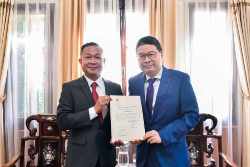 Trao Giấy chấp nhận lãnh sự cho Lãnh sự danh dự Quần đảo Solomon tại Thành phố Hồ Chí Minh