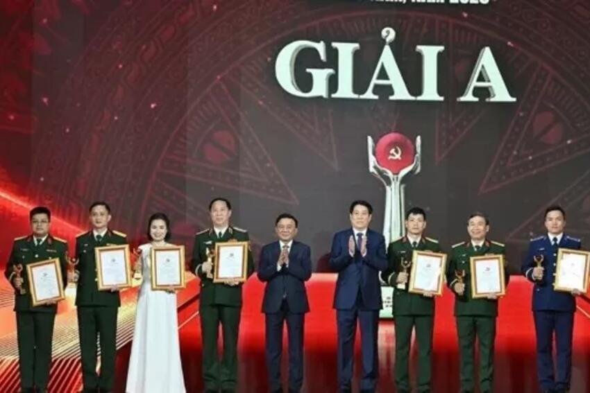 Chủ tịch nước Lương Cường dự Lễ trao giải Cuộc thi Chính luận về Bảo vệ nền tảng tư tưởng của Đảng lần thứ năm