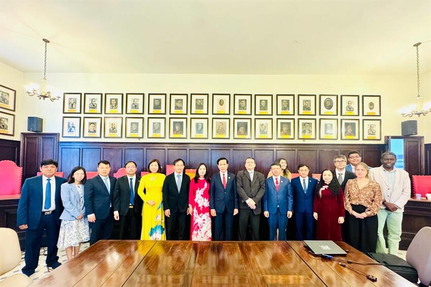 Đoàn công tác Học viện Chính trị quốc gia Hồ Chí Minh thăm và làm việc tại Cộng hòa Liên bang Brasil