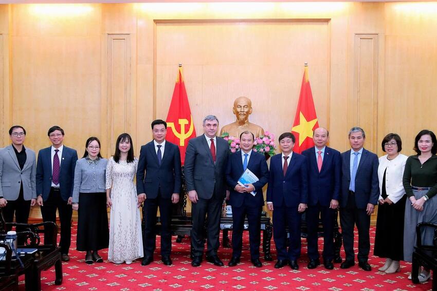 Phó Chủ tịch Ủy ban Đối ngoại thành phố Saint Petersburg, Liên bang Nga thăm và làm việc tại Học viện