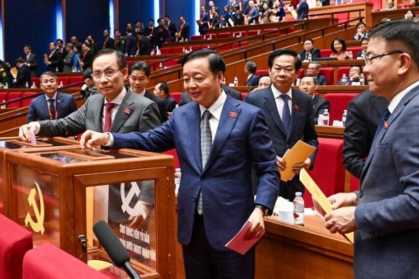 Hình ảnh bỏ phiếu Bầu Ban Chấp hành Trung ương Đảng khóa XIV