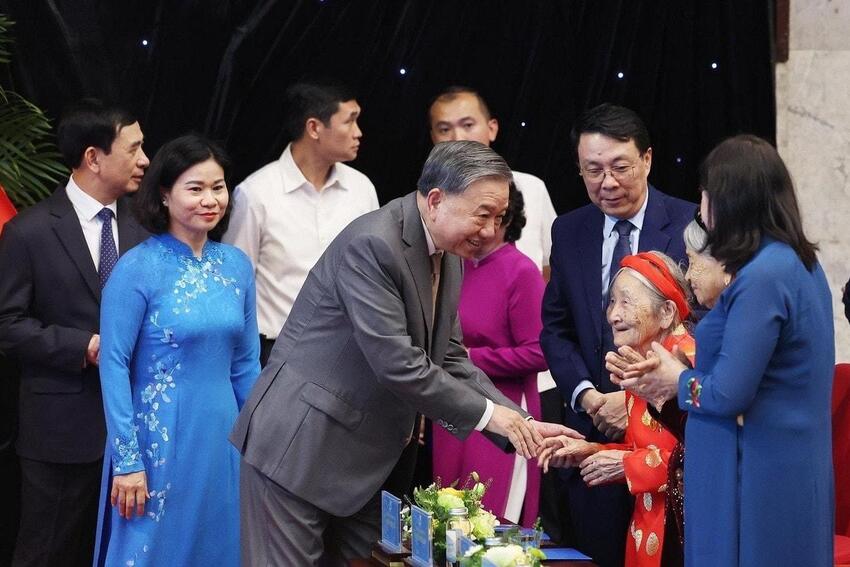 Kỷ niệm Ngày Phụ nữ Việt Nam 20/10: Phụ nữ Việt Nam thời đại mới