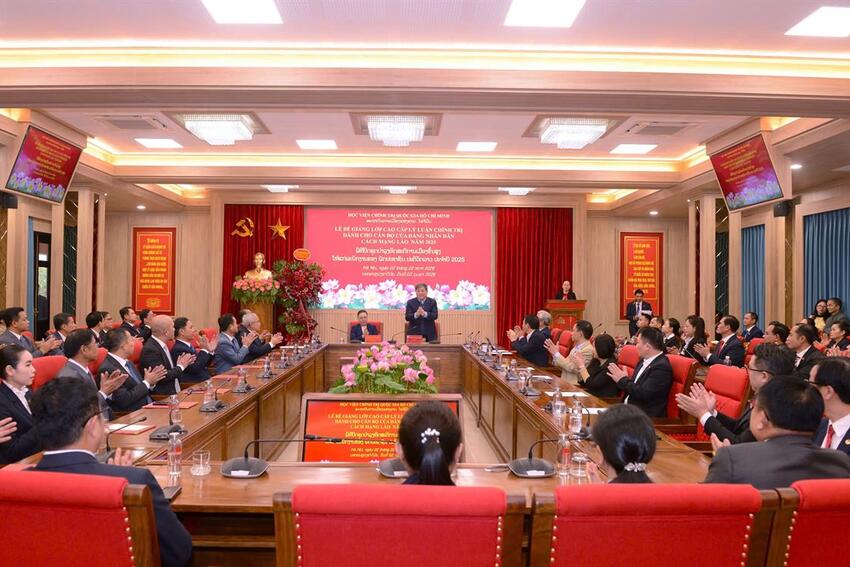 Bế giảng Lớp Cao cấp lý luận chính trị dành cho cán bộ của Đảng Nhân dân Cách mạng Lào năm 2025