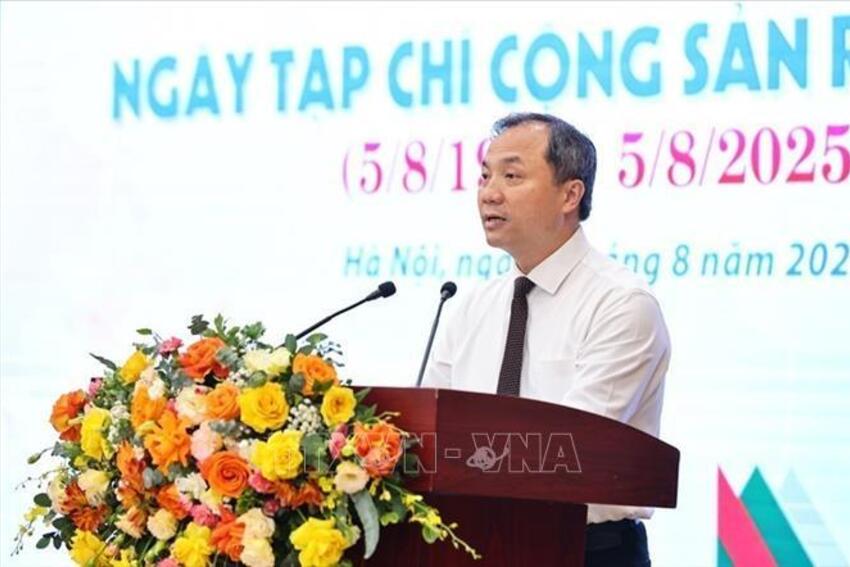 Phát huy tố chất của nhà khoa học, nhà chính trị, đặc biệt là phẩm chất của nhà báo cách mạng