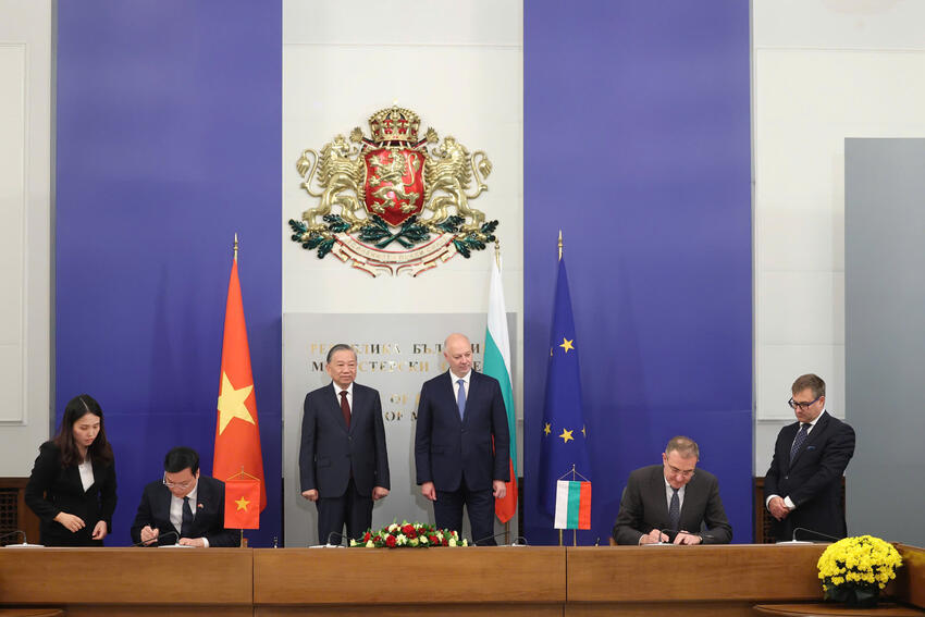 Việt Nam và Bun-ga-ri ký Bản ghi nhớ hợp tác trong lĩnh vực lao động và chính sách xã hội                                                                                         25/10/2025 10:20                                                 -