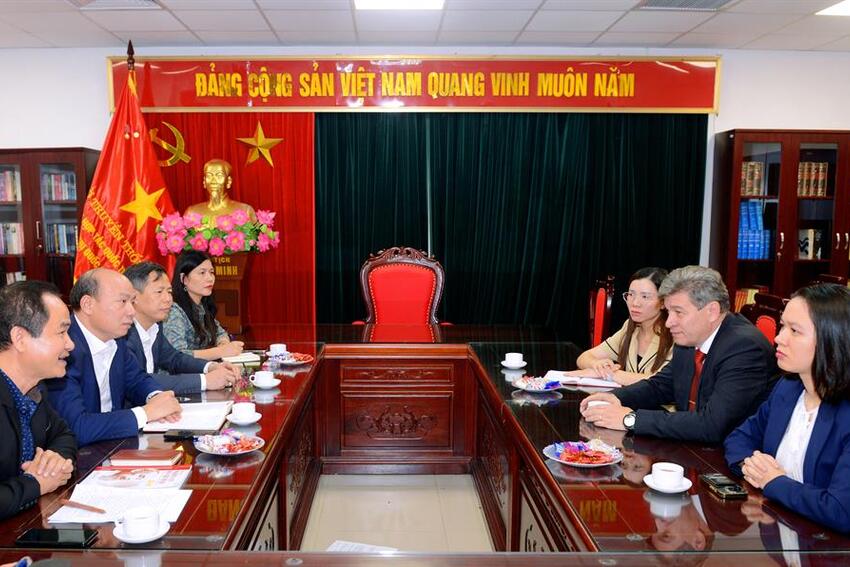 Viện trưởng Viện Hồ Chí Minh thuộc trường Đại học Tổng hợp Quốc gia Saint Petersburg, Cộng hòa Liên bang Nga thăm và làm việc tại Học viện Chính trị quốc gia Hồ Chí Minh