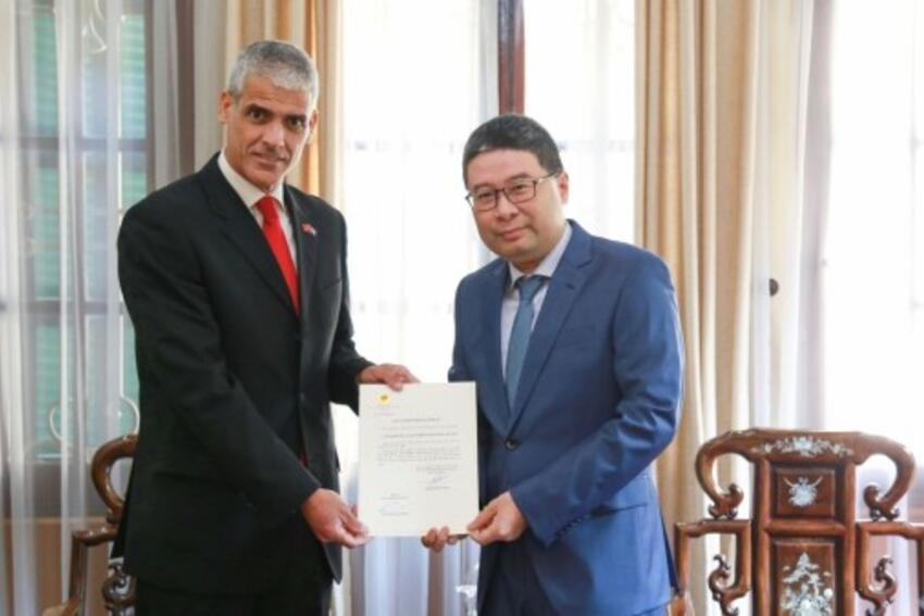 Trao Giấy chấp nhận lãnh sự cho Tổng lãnh sự Cuba tại TP. Hồ Chí Minh