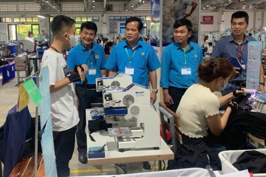 LĐLĐ TP Huế thăm, nắm tình hình lao động tại Công ty Scavi Huế