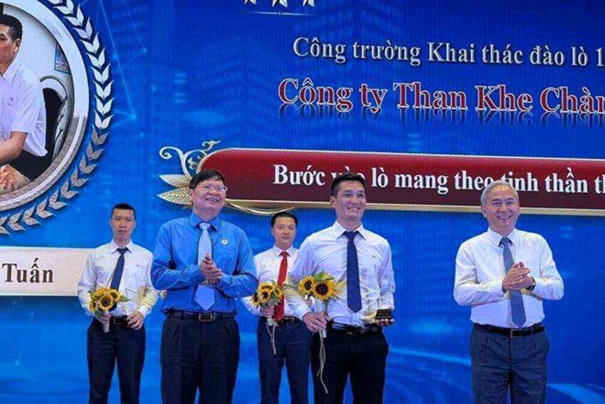 Vinh quang thợ mỏ - Tuyên dương công nhân lao động xuất sắc tiêu biểu là đảng viên
