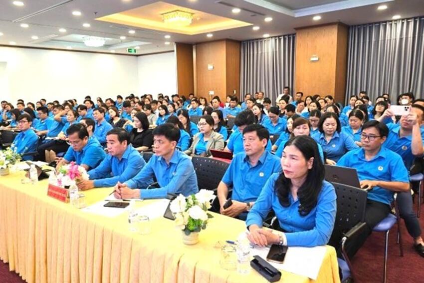 Đẩy mạnh thi đua chào mừng kỷ niệm 96 năm Ngày thành lập Công đoàn Việt Nam