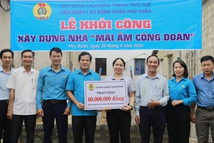 LĐLĐ TP Huế kết nạp gần 500 đoàn viên trong 6 tháng đầu năm