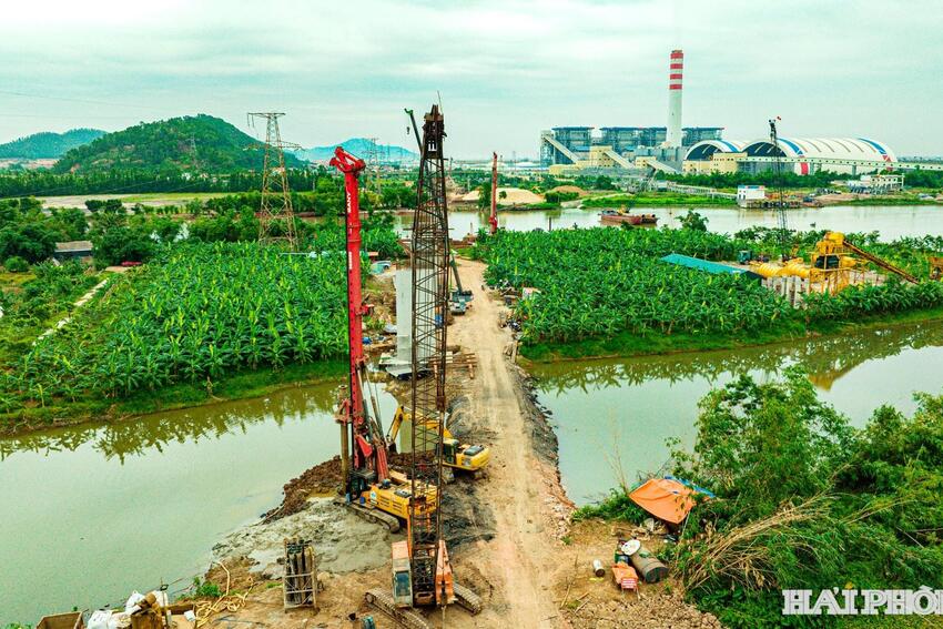 Tăng tốc thi công nối đôi bờ sông Kinh Thầy