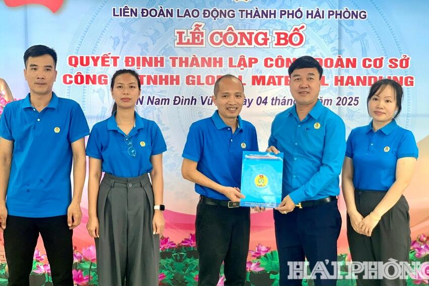 Thành lập 8 công đoàn cơ sở trong các khu công nghiệp, khu kinh tế