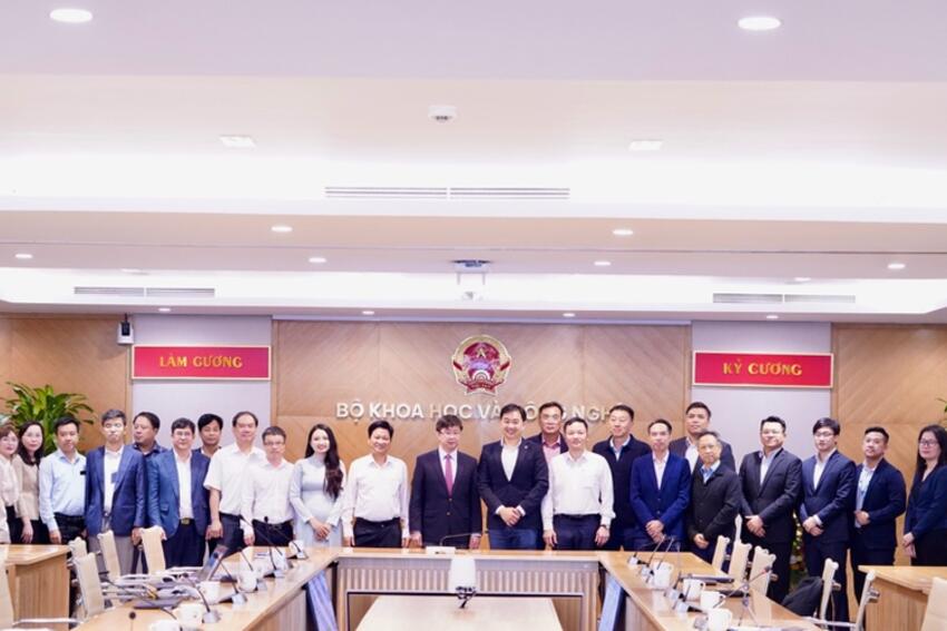 Tăng cường hợp tác giữa Việt Nam - Singapore trong lĩnh vực bán dẫn