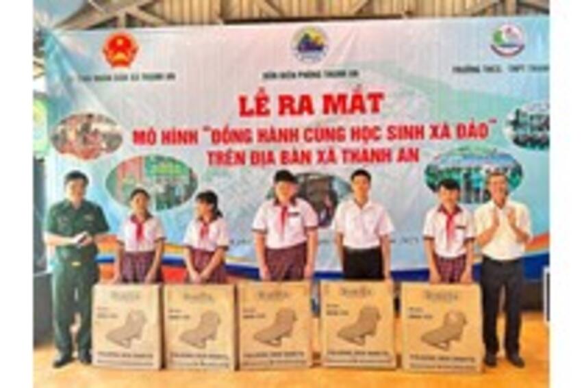 TP Hồ Chí Minh: Đồn Biên phòng Thạnh An chăm lo, hỗ trợ các em học sinh xã đảo