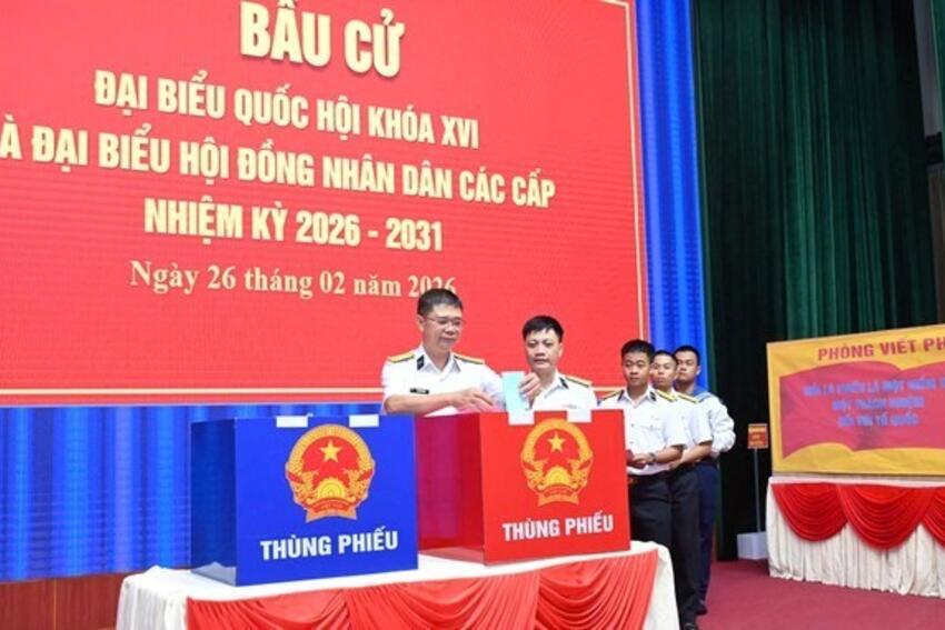 TPHCM: 2/4 khu vực bầu cử sớm hoàn thành bỏ phiếu trên bờ
