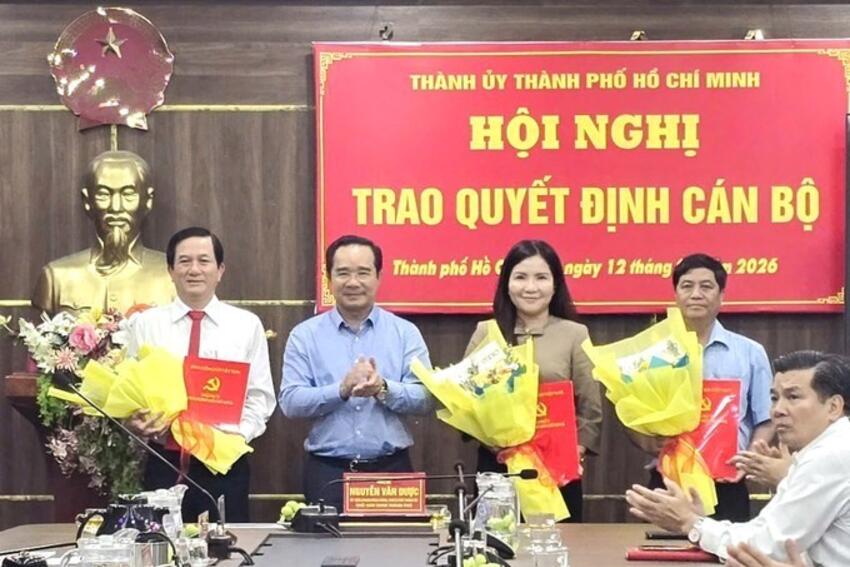Chủ tịch UBND TPHCM Nguyễn Văn Được trao quyết định cán bộ