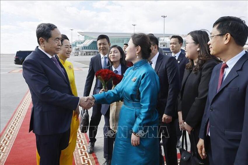 Chủ tịch Quốc hội Trần Thanh Mẫn và Phu nhân trải nghiệm văn hóa Mông Cổ