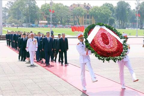 Tổng Bí thư, Chủ tịch nước Trung Quốc Tập Cận Bình vào Lăng viếng Chủ tịch Hồ Chí Minh