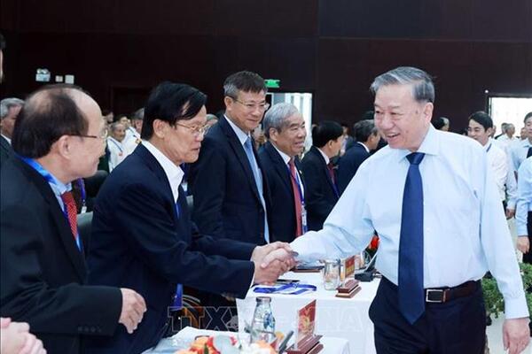 Tổng Bí thư Tô Lâm gặp mặt người có công với cách mạng tiêu biểu