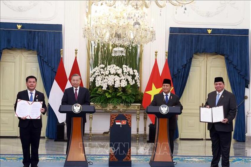 Tổng Bí thư Tô Lâm, Tổng thống Cộng hòa Indonesia chứng kiến lễ trao các văn kiện hợp tác
