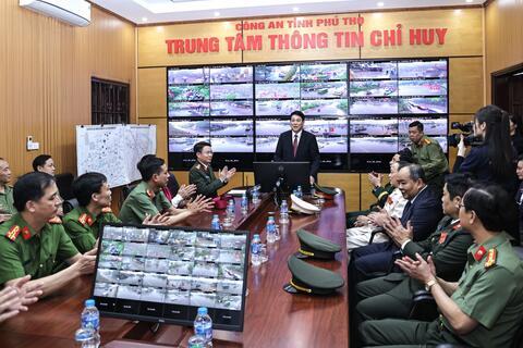 Chủ tịch nước Lương Cường thăm Trung tâm thông tin chỉ huy Công an tỉnh Phú Thọ